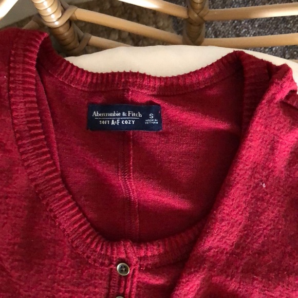 Red sweater - Picture 4 of 4